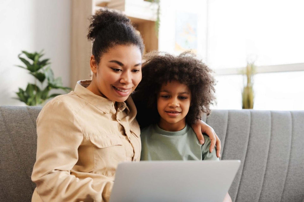 Research on the Effectiveness of Web-Based Training for Parents of Children with PTSD